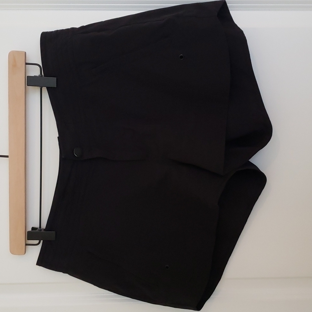 Athleta Women's Black Athletic Shorts w/Pockets - Size 8